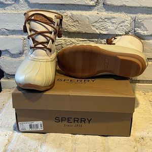 New never worn sperry duck boots